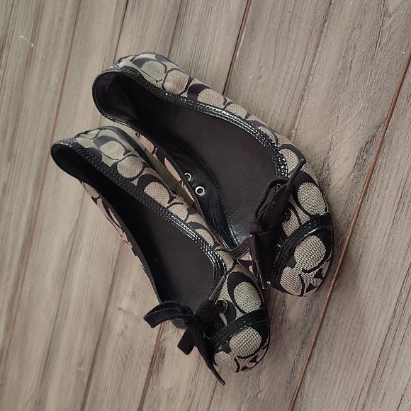 Coach Signature Women's Flats 8 Wide - Picture 9 of 11